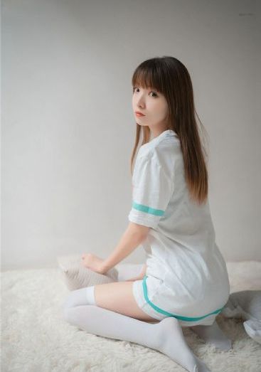 哺乳期给上司喂奶hd
