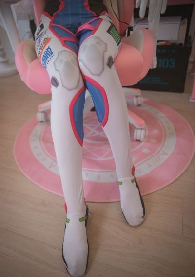 24岁性感的尹律