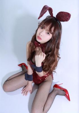 瞧着一家子
